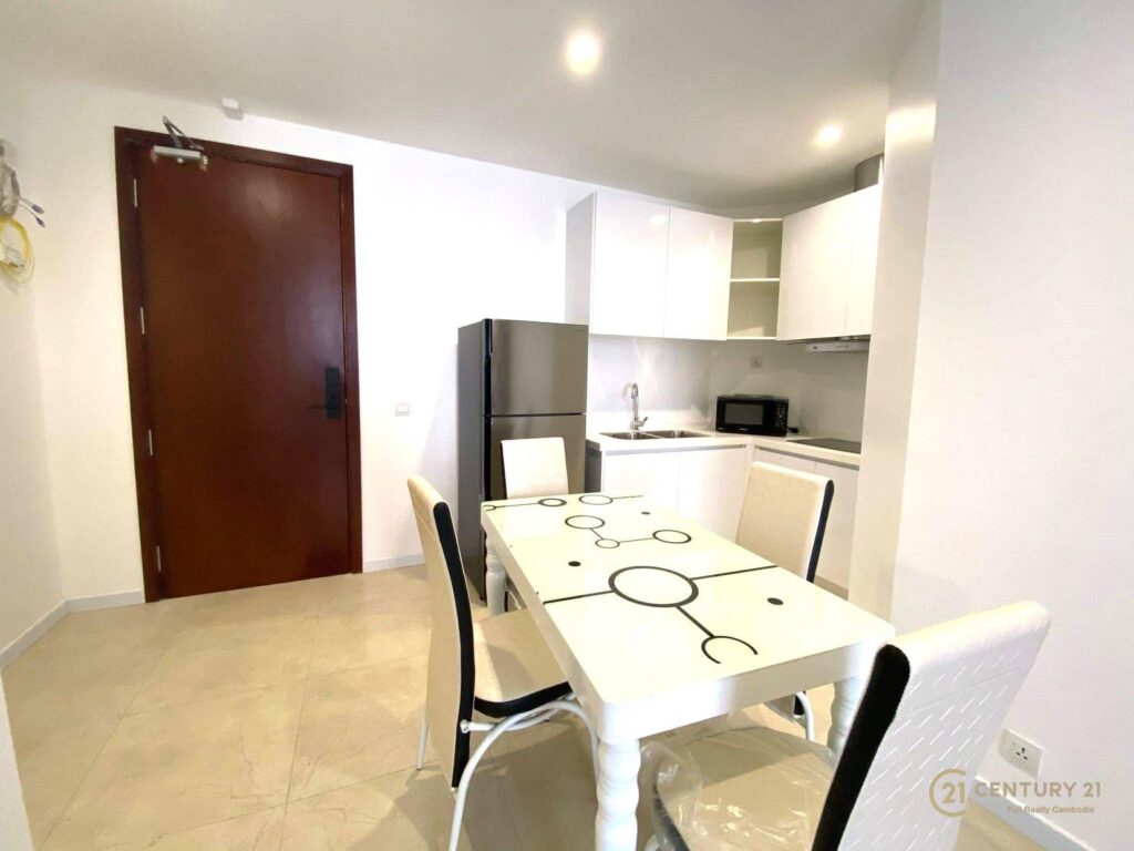 The-Penthouse-Residence-2-Bedroom-Condo-in-Tonle-Bassac-02