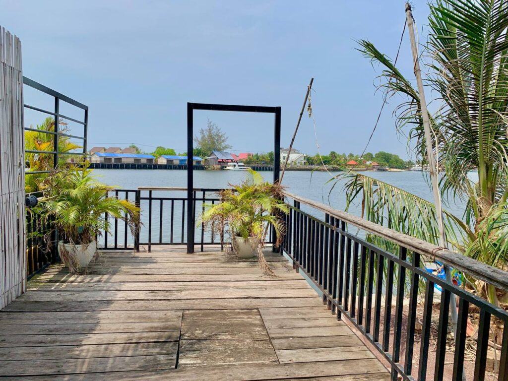 Apartments-for-rent-near-the-river-in-Kampot-town-08