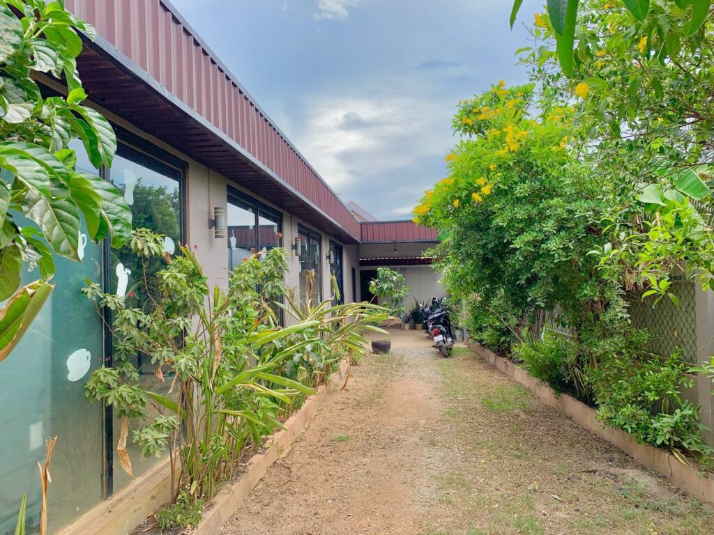 House-with-coffee-shop-for-rent-in-Kampot-02