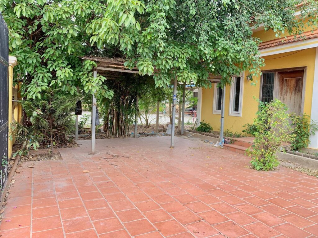 Lovely-villa-house-for-rent-in-Kampot-02