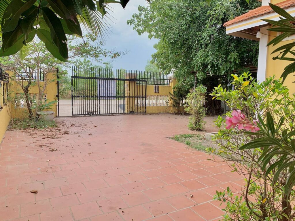 Lovely-villa-house-for-rent-in-Kampot-03