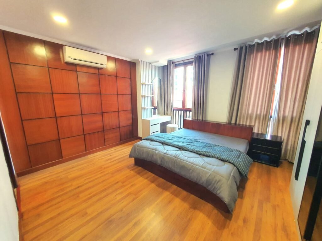 Western Style 2 Bedroom Serviced Apartment for Rent in BKK1