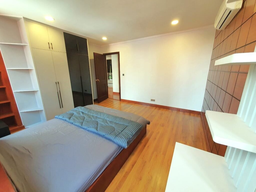 Western Style 2 Bedroom Serviced Apartment for Rent in BKK1